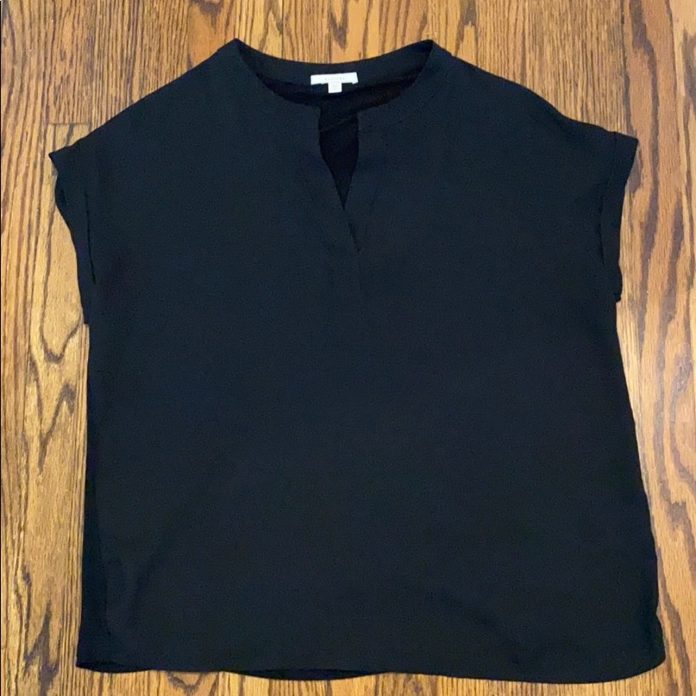 Great black top with crepe front and jersey back
